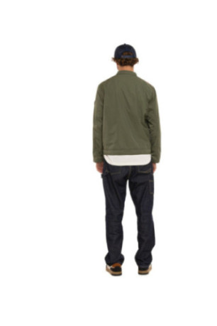 Veste Oil