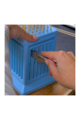 Fabrique à brochettes Easy Brochettes Bleu 18 x 14 x 12 cm