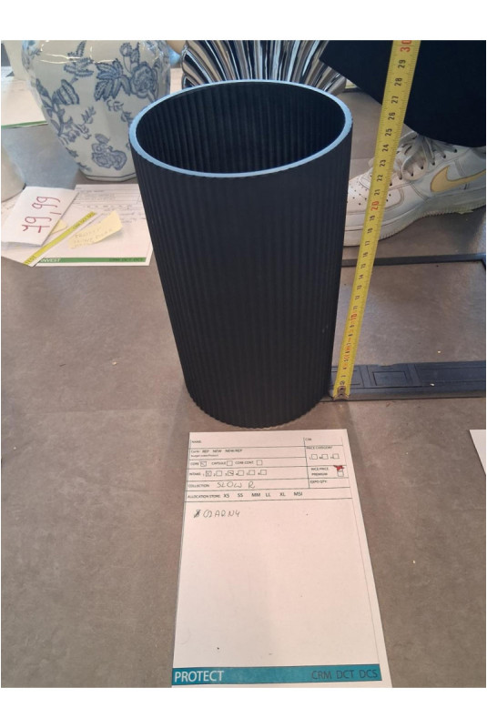Vase - Veer - Black
